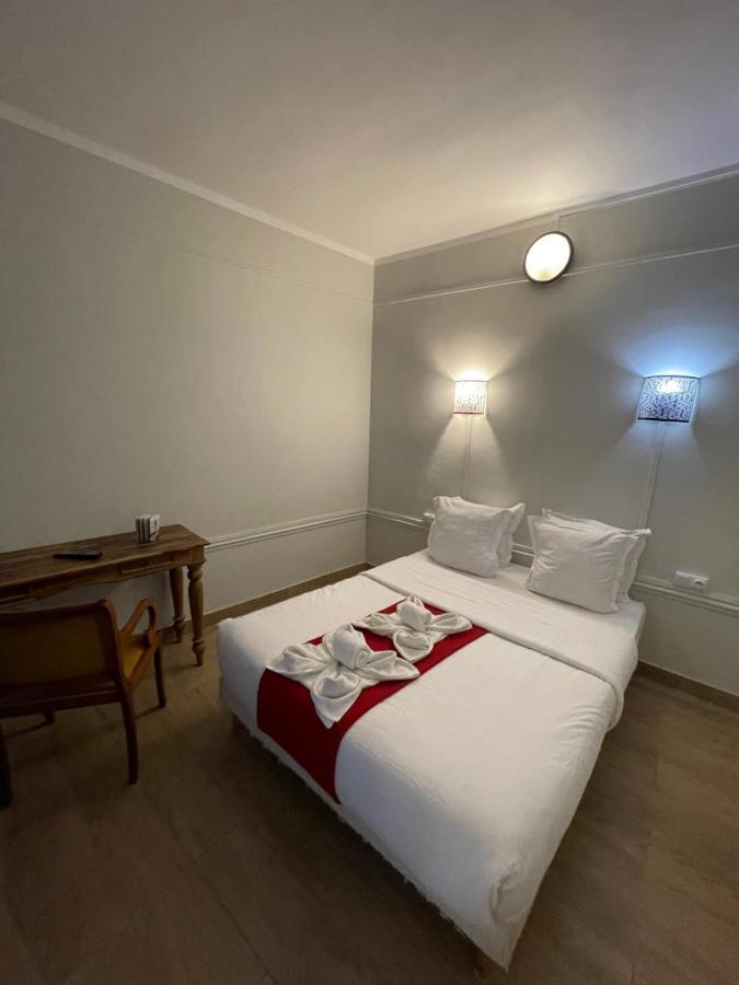 Hotel Central Saint-Denis  Buitenkant foto