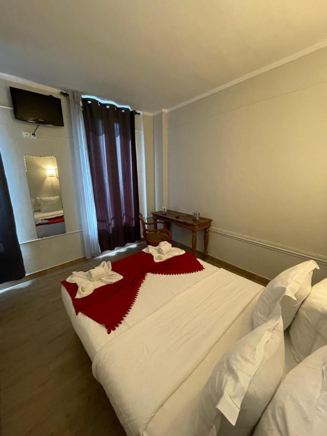 Hotel Central Saint-Denis  Buitenkant foto
